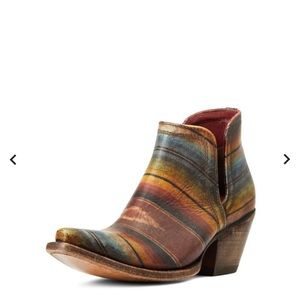 Super cute Ariat boots! These would be super cute paired with flares🌸🌼